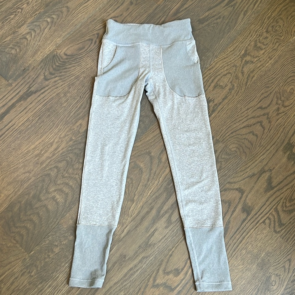 Athleta Girl Like New High Rise Soft Luxe Grey Leggings with Pockets!